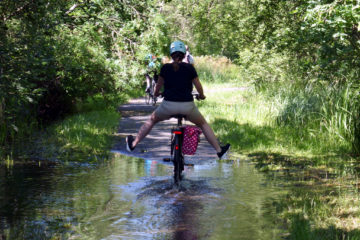 Vélo roulant dans l'eau