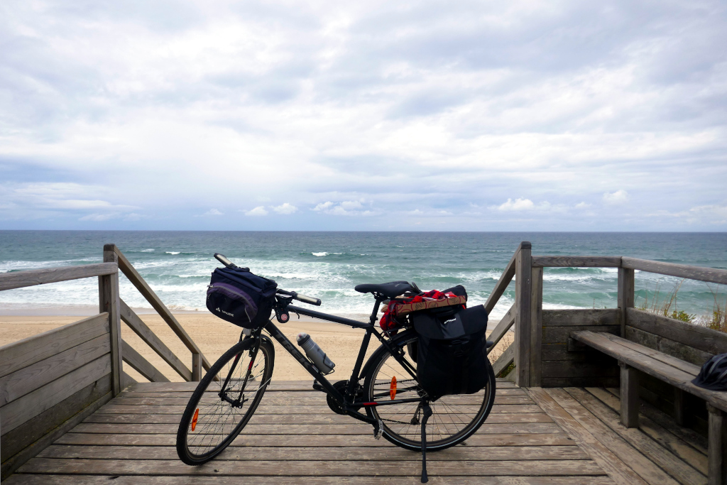 Mimizan - Vieux-Boucau à vélo avec l'océan à Mimizan Plage