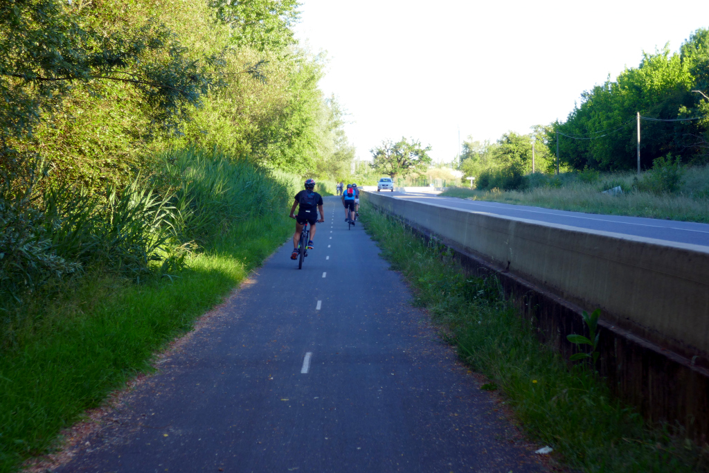 La fin du trajet Pauillac Bordeaux à vélo se fait sur pistes cyclables. Un peu de repos pour les cyclotouristes !