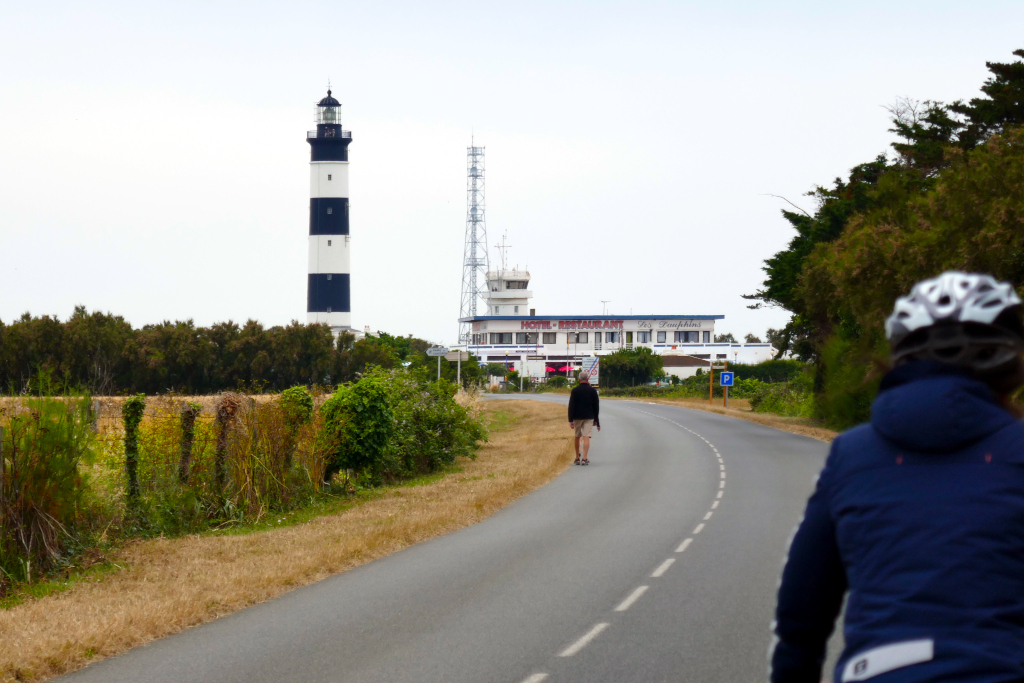 Arrivée au nord de l'Ile d'Oléron à vélo, avec le phare de Chassiron !