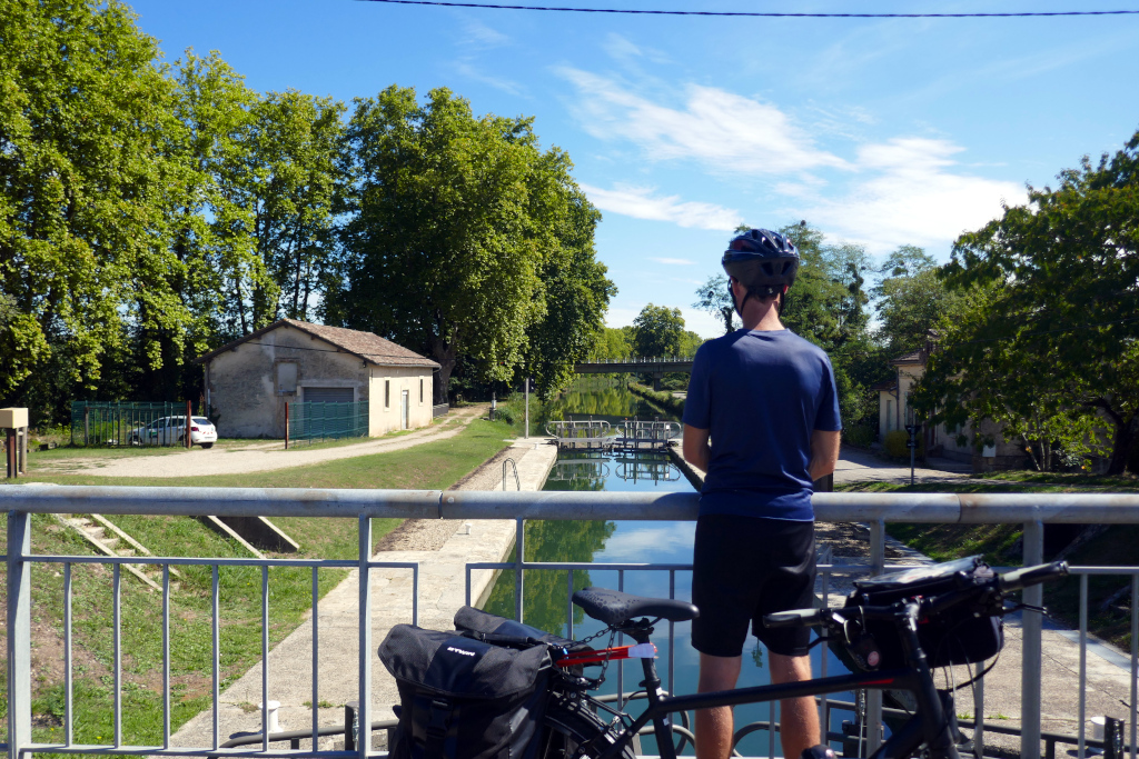 Vous croiserez de nombreuses écluses le long du Canal de Garonne à vélo