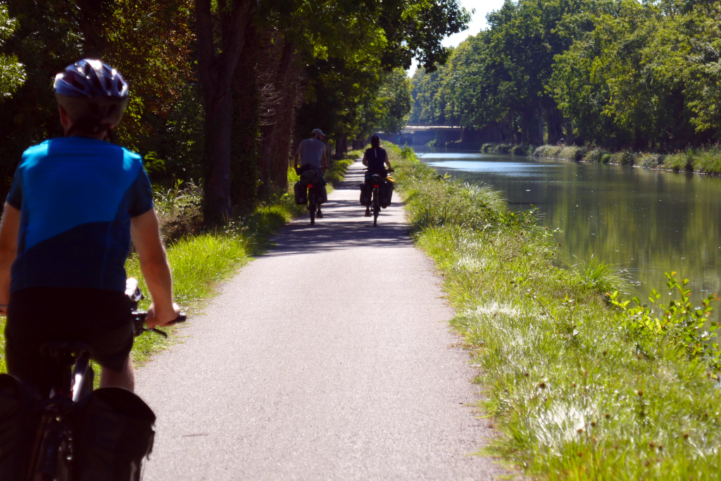 Du cyclotourisme en bord de Canal de Garonne en allant de Moissac à Toulouse à vélo