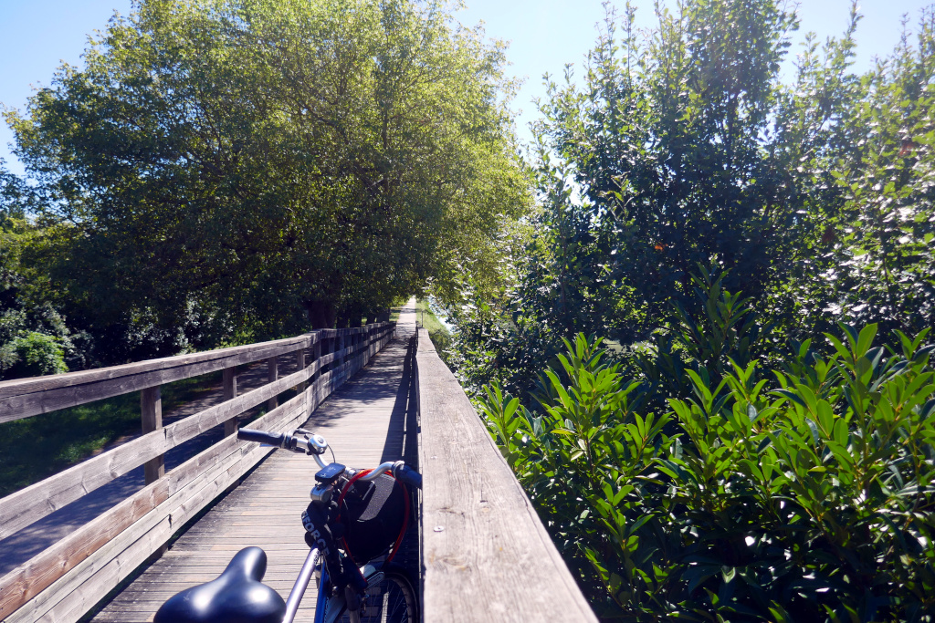 En allant de Moissac à Toulouse à vélo, vous traverserez cette passerelle