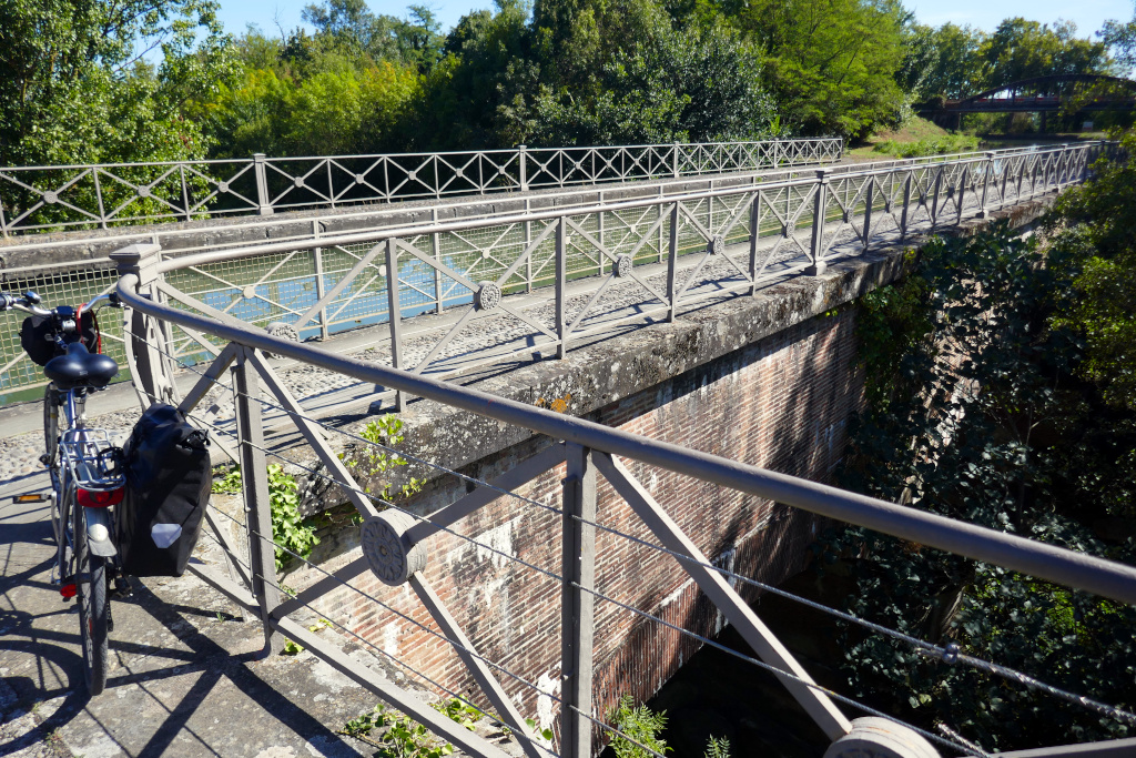 C'est le dernier pont-canal de l'itinéraire Moissac Toulouse à vélo
