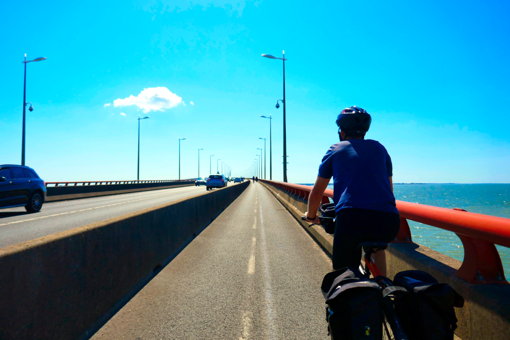 Rochefort Ile de Ré à vélo, il faut maintenant gravir le pont pour bien finir !