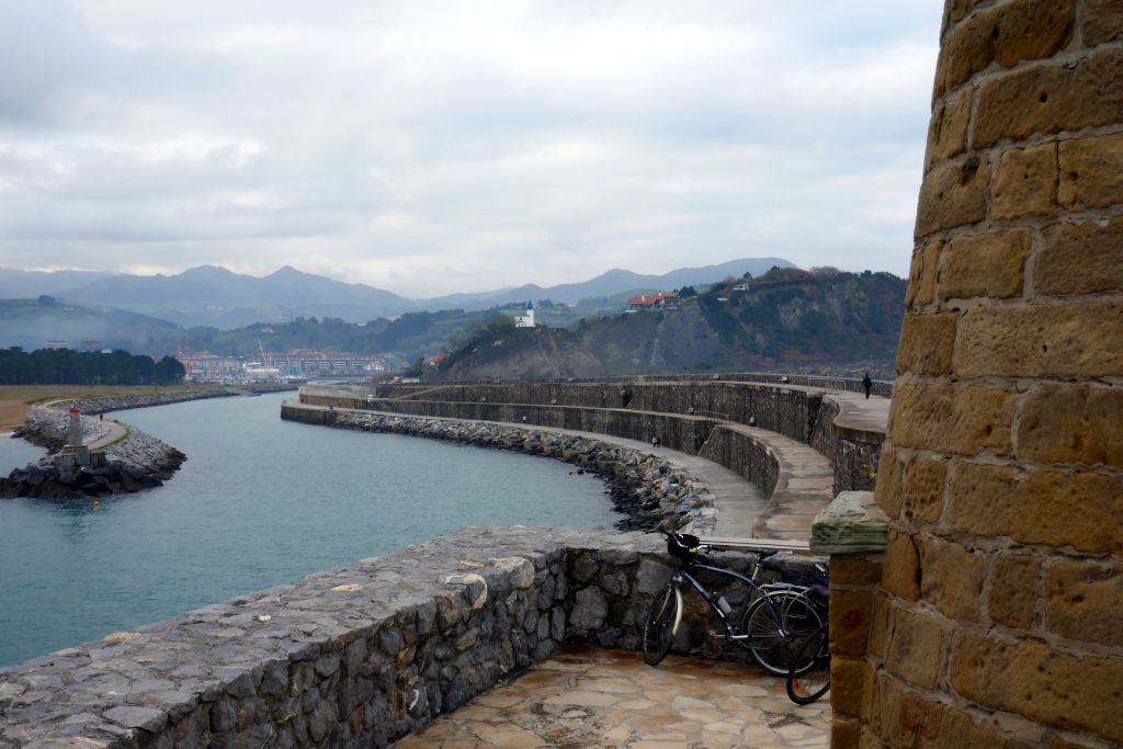 La côte basque espagnole à vélo commence par une admiration de Zumaia