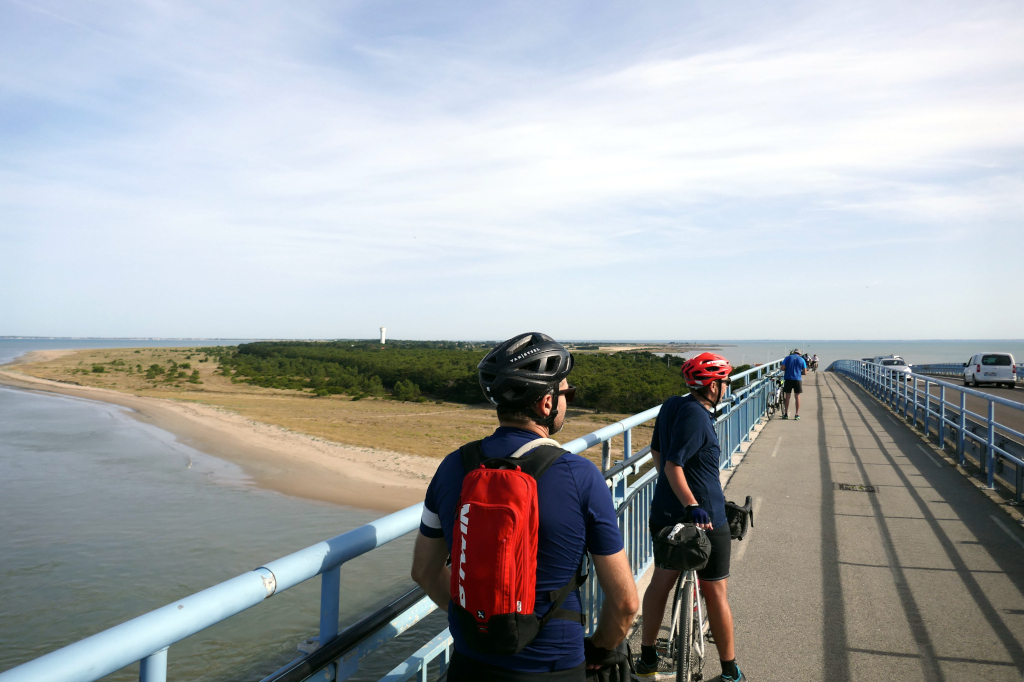 Ile de Noirmoutier à vélo commence par la traversée du pont